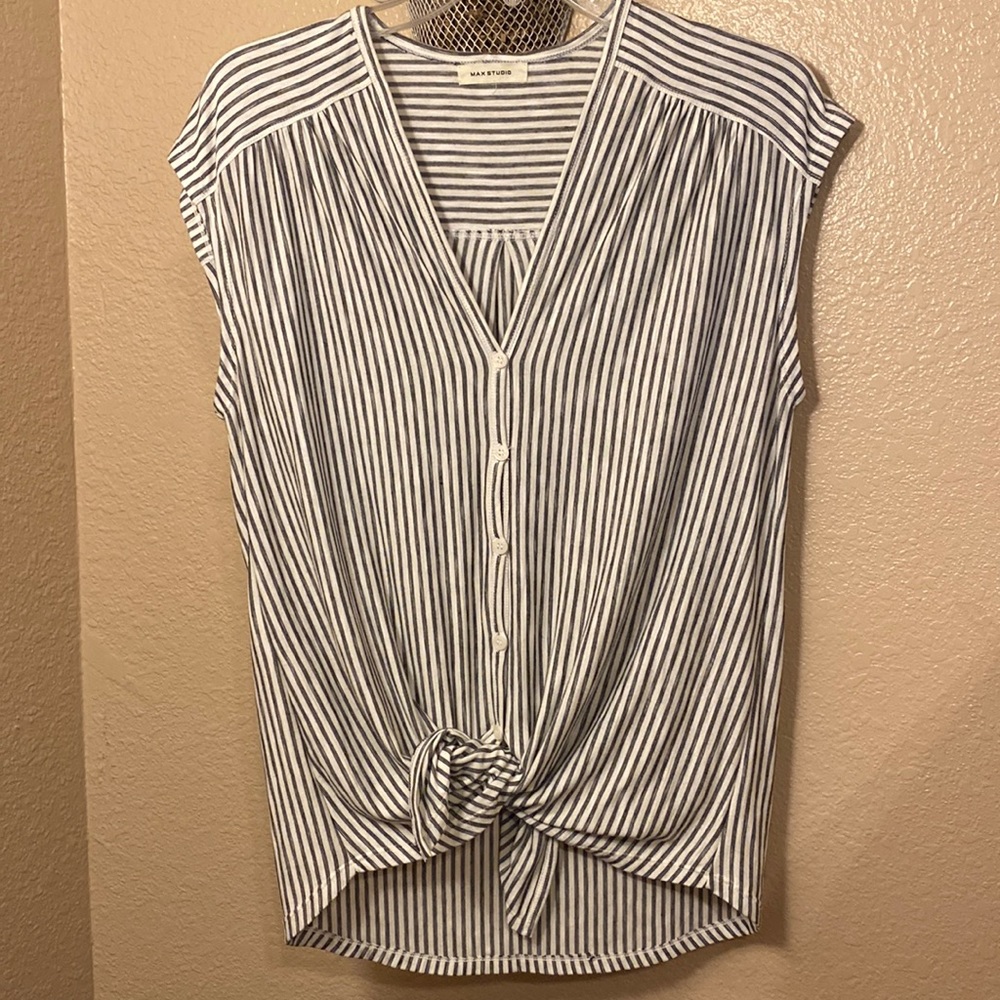 Max studio tie front top